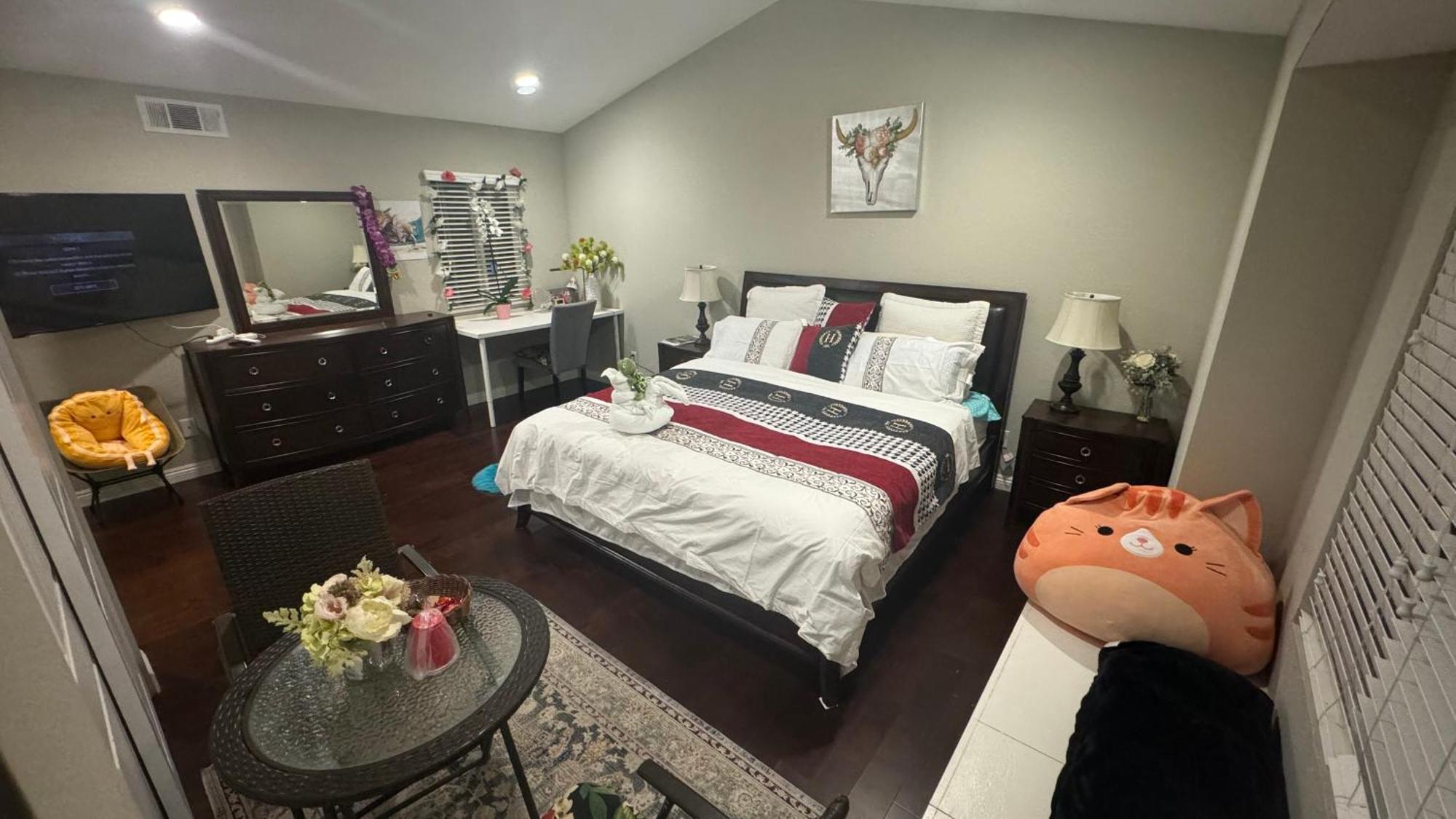 King Bed Big Room 치노힐스 외부 사진