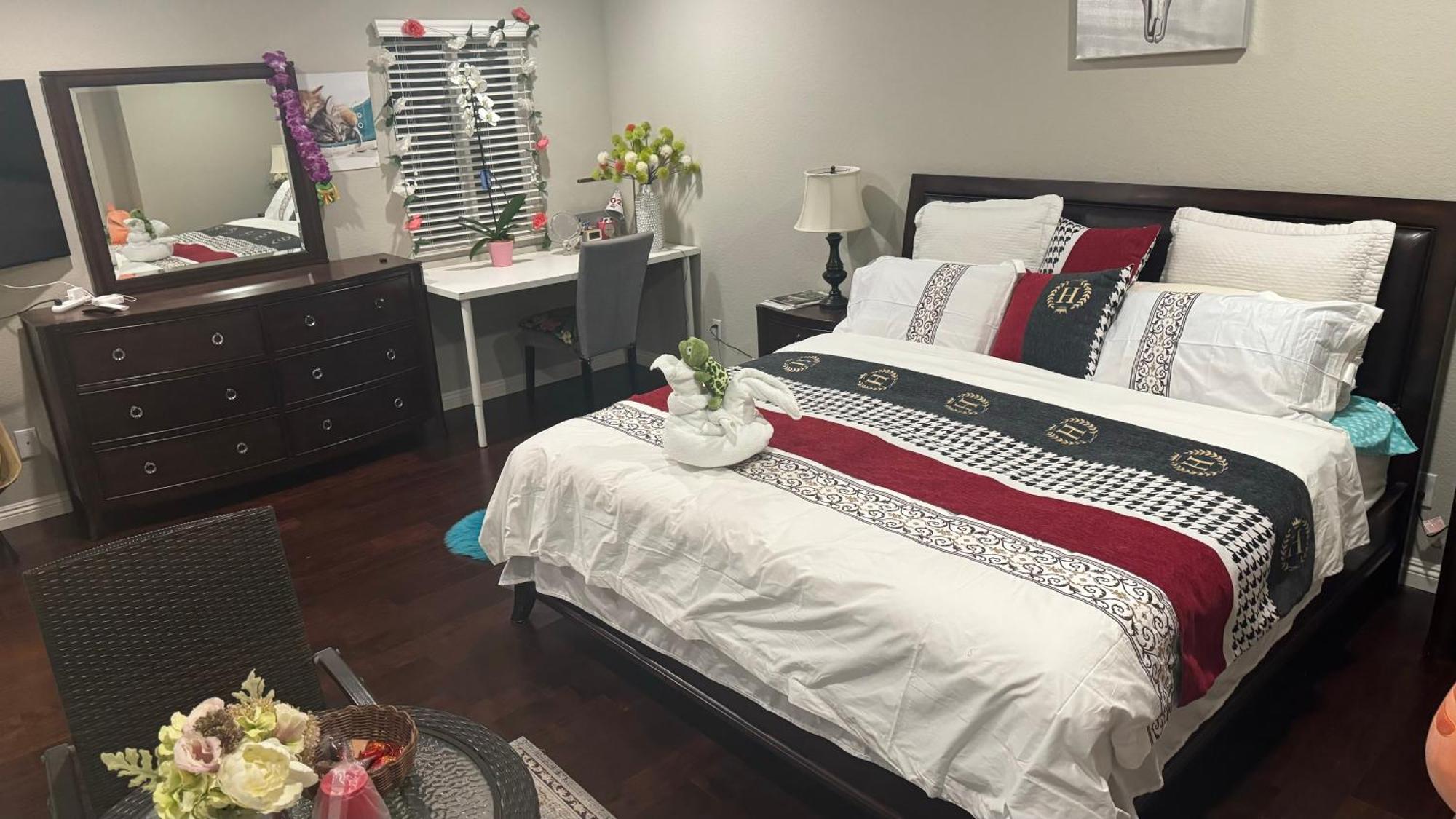 King Bed Big Room 치노힐스 외부 사진