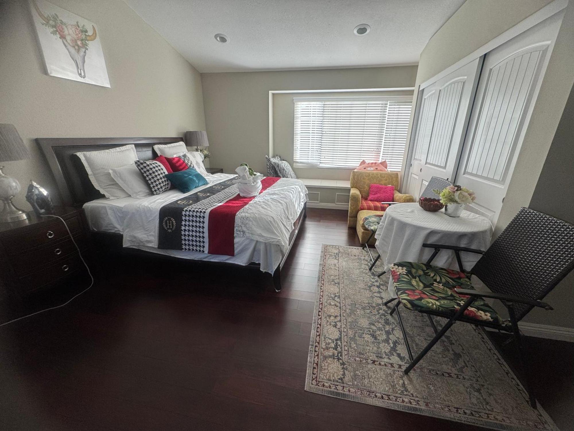 King Bed Big Room 치노힐스 외부 사진